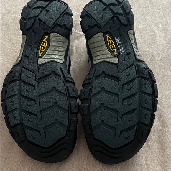 Men’s Keen Newport H2 Sport Sandals.